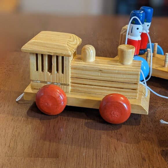 Vintage Wood Toy Soldier Counting Pull Train - Picture 3 of 12